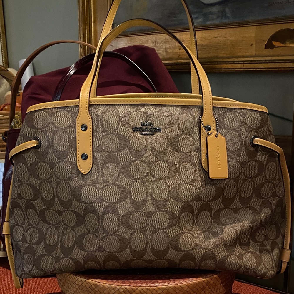 Coach Drawstring Carryall In Signature Canvas F57842
